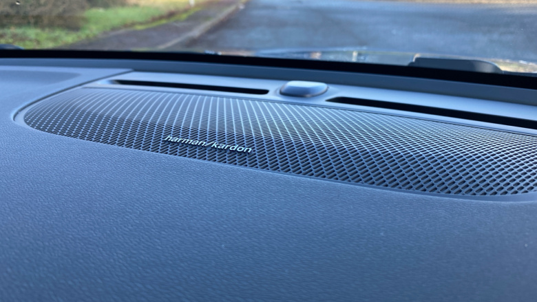 Volvo XC40 2.0 B4P Ultra Dark 5dr Auto Petrol Estate